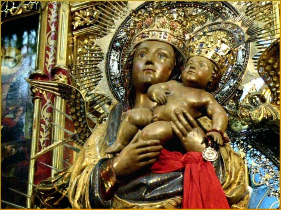 Oración de la Virgen de la Almudena pidiendo Solucionar Grandes Problemas
